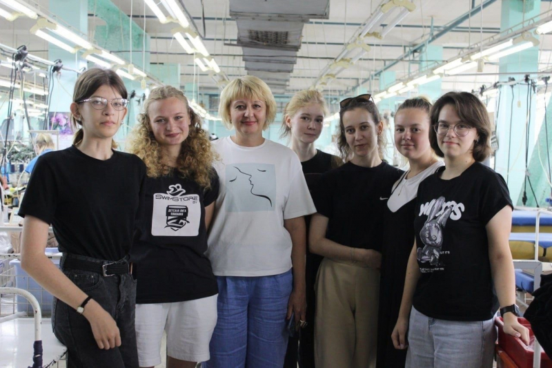 В объективе производственный студенческий отряд «Солигорск - 65» Девчонки трудятся в ОАО «Купалинка».